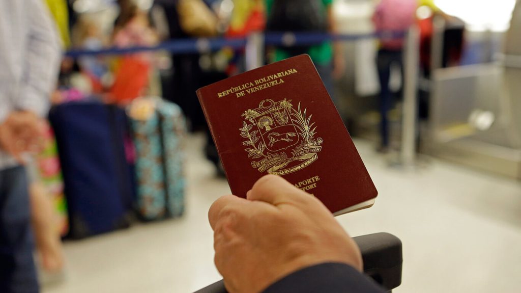 El viacrucis de conseguir un pasaporte en Venezuela.